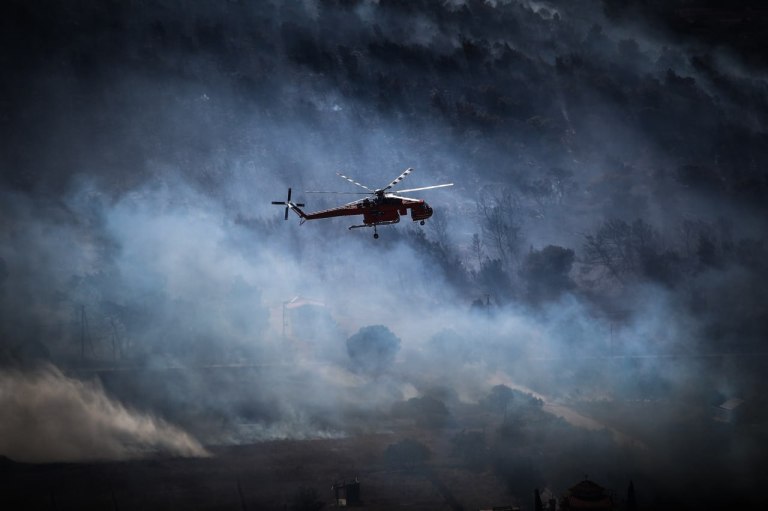 Φωτιά στην Εύβοια: Καλύτερη η εικόνα – Μάχη με διάσπαρτες εστίες και ισχυρές δυνάμεις στην περιοχή