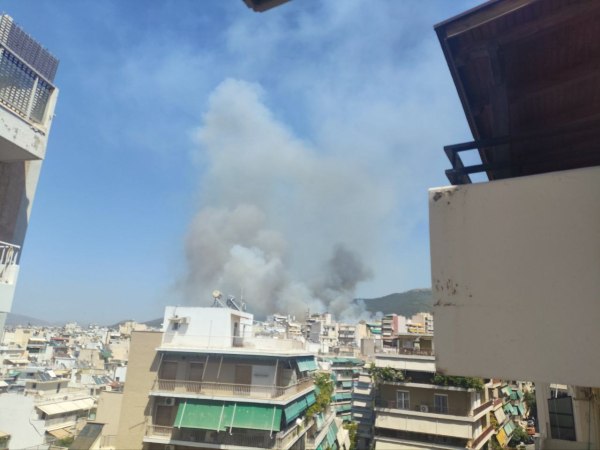 Οριοθετήθηκε η φωτιά στην Πολυτεχνειούπολη Ζωγράφου – Ήχησε το 112, σηκώθηκαν 13 εναέρια