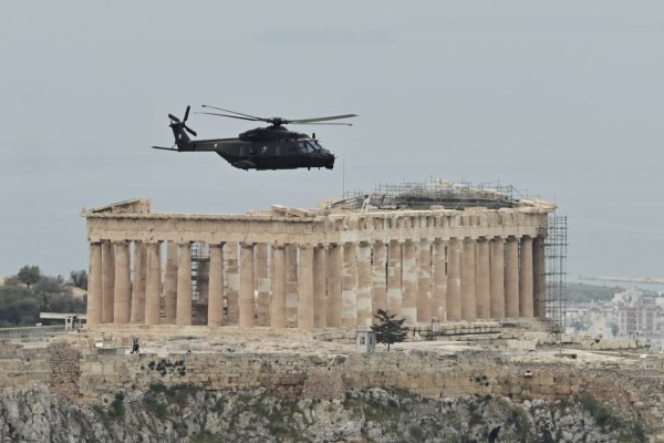 Τι δίνει και τι…παίρνει από την Ελλάδα η ρήτρα διαφυγής