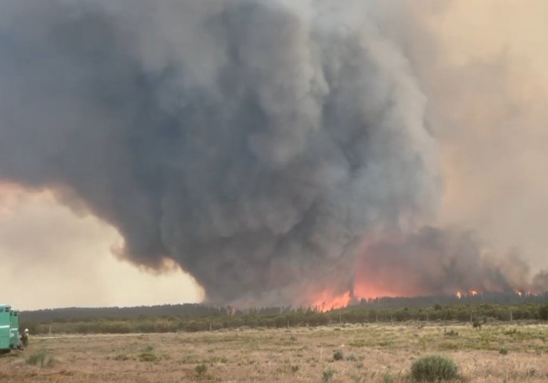 Εντυπωσιακός πυροστρόβιλος εκατοντάδων μέτρων στις ΗΠΑ