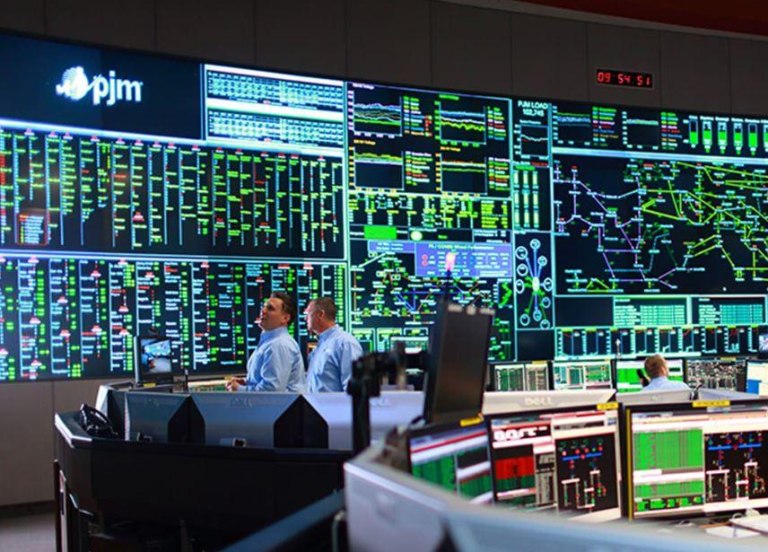 Πώς η ΑΙ… ζορίζει το μεγαλύτερο δίκτυο ηλεκτρικής ενέργειας των ΗΠΑ