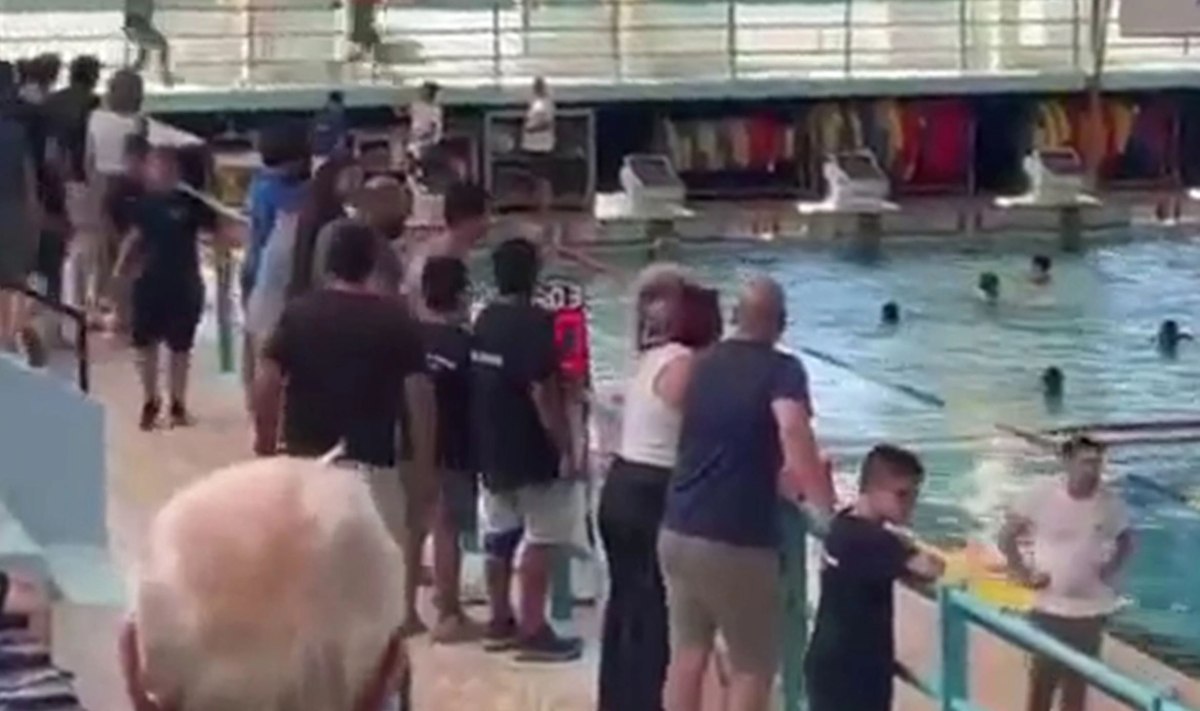 Θλιβερές εικόνες σε αγώνα πόλο στη Χίο: Έβριζαν και χειρονομούσαν σε 13χρονα παιδιά