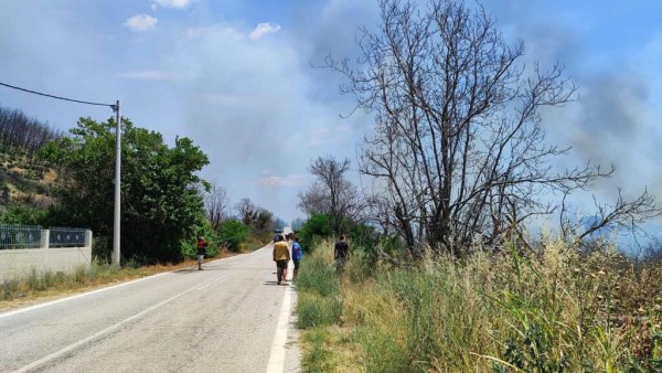 Φωτιά στη Ροδόπη: Κοντά σε οικισμό οι φλόγες