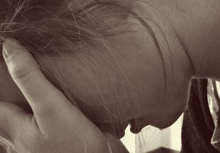 Αιμομιξία στη Ρόδο: Βίαζε την κόρη του από τα 16 της και απέκτησε παιδί μαζί της