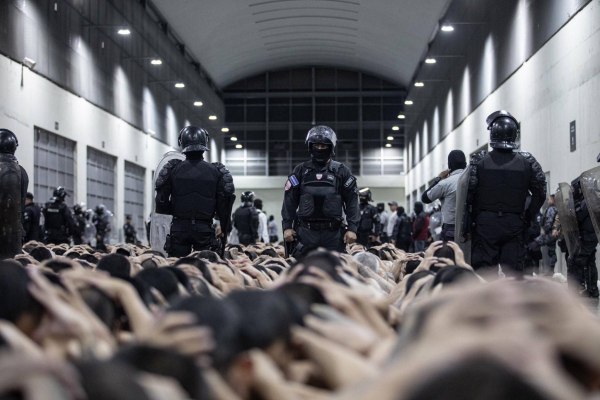 «Wellcome to Hell» – Μαρτυρίες από τη φυλακή-κολαστήριο μεταναστών στο Ελ Σαλβαδόρ