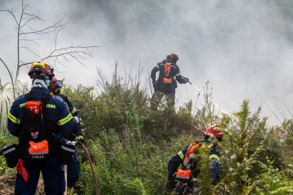 Πολύ υψηλός κίνδυνος πυρκαγιάς σήμερα σε Αττική και άλλες δέκα περιφέρειες της χώρας