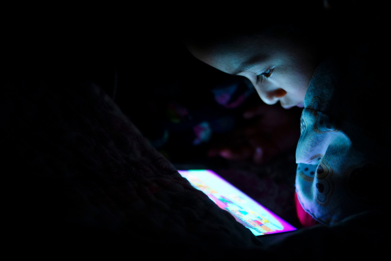 Social: H σκοτεινή πραγματικότητα των… likes και ο εθισμός των παιδιών