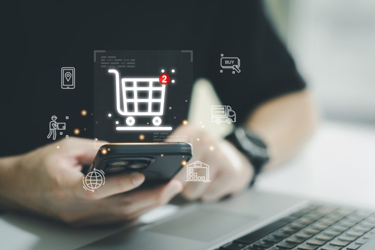 Ρεκόρ αγορών στο διαδίκτυο στις ΗΠΑ χάρη στις καλοκαιρινές εκπτώσεις