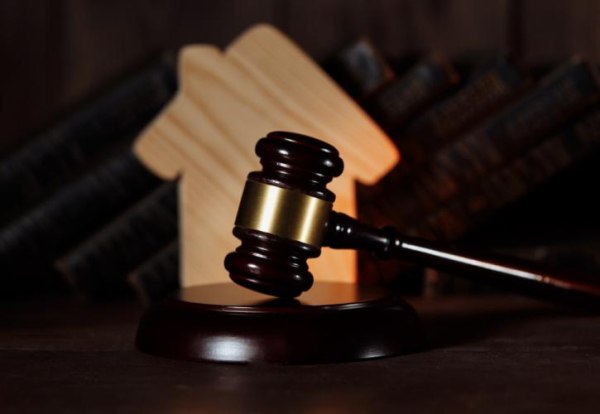 Κατασχέσεις: Στο σφυρί βγάζει το Κράτος βγάζει τα κατασχεμένα assets