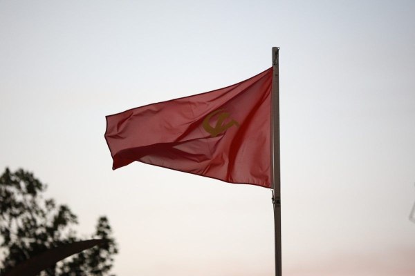 Επίθεση στα γραφεία του ΚΚΕ στα Χανιά – Δύο άτομα στο νοσοκομείο