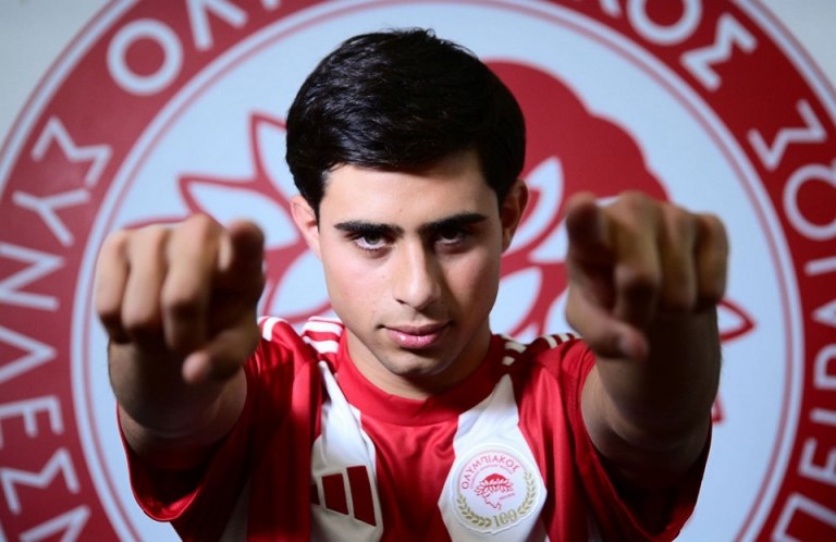 «Συστήθηκε» ο Σιπιόνι: «Ήρθα στον Ολυμπιακό για νέους τίτλους, μου αρέσει να μάχομαι» (vid)