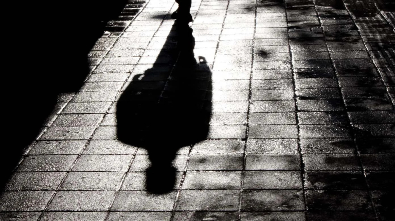 Ίλιον: Συνελήφθη 43χρονος που κυκλοφορούσε χωρίς παντελόνι – Παρενόχλησε 24χρονη και κρύφτηκε σε θάμνους