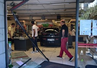 Αυτοκίνητο έπεσε σε σούπερ μάρκετ στη Νίκαια – Στο νοσοκομείο δύο παιδιά και μια υπάλληλος