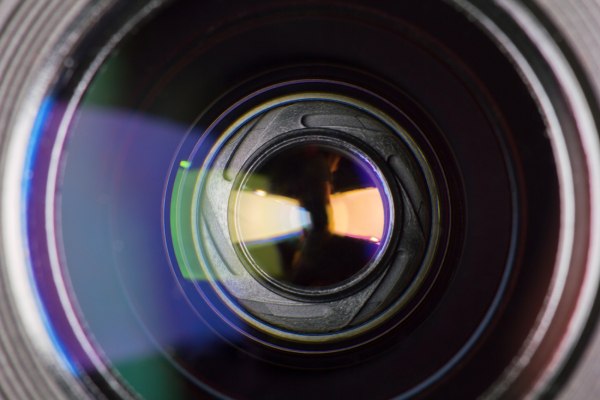 Σκούπες που κατασκοπεύουν τα αφεντικά τους – Κρυμμένοι κίνδυνοι στο «έξυπνο σπίτι»