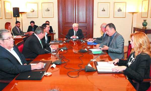 Όταν δεν «βολεύουν» τα πρακτικά τη μία είναι ανύπαρκτα, την άλλη αποσπασματικά, μετά ο Θεοδωράκης θέλει τα ηχητικά