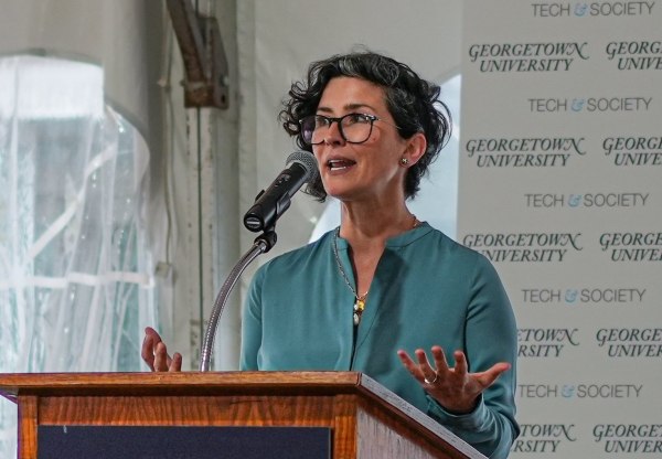 Emily Tavoulareas: «Η Τεχνολογία είναι ένα Mέσο, πάνω απ΄ όλα πρέπει να βάζουμε τον Άνθρωπο»