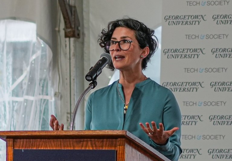 Emily Tavoulareas: «Η Τεχνολογία είναι ένα Mέσο, πάνω απ΄ όλα πρέπει να βάζουμε τον Άνθρωπο»