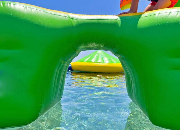 Θάσος: Τραυματίστηκε 13χρονος σε φουσκωτό θαλάσσιο πάρκο – Αναζητείται ο υπεύθυνος της επιχείρησης