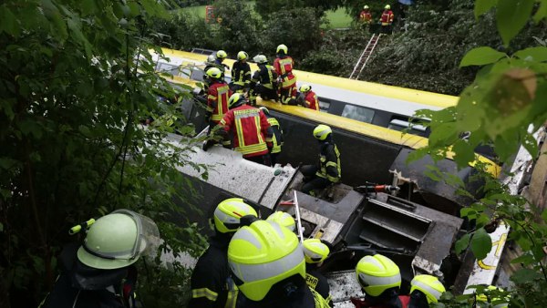 Γερμανία: Κατολισθήσεις η πιθανή αιτία εκτροχιασμού του τρένου – 3 νεκροί και 50 τραυματίες