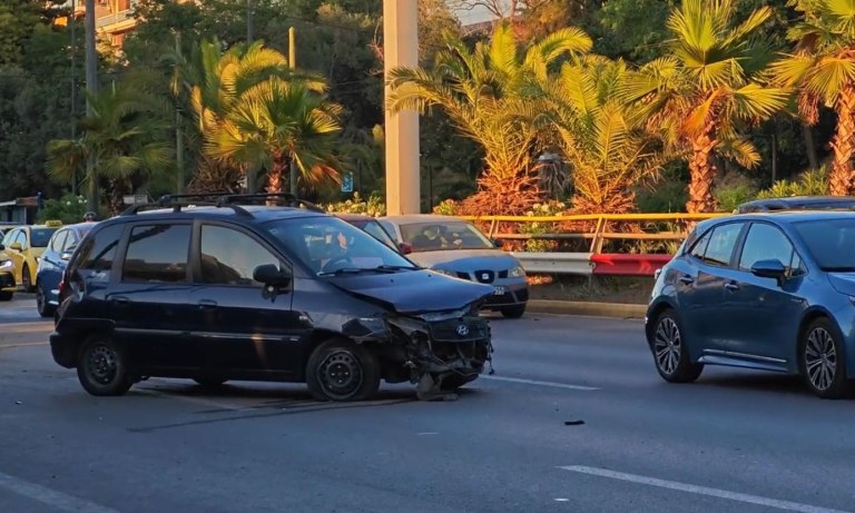 Τροχαίο με έναν τραυματία στη λεωφόρο Συγγρού