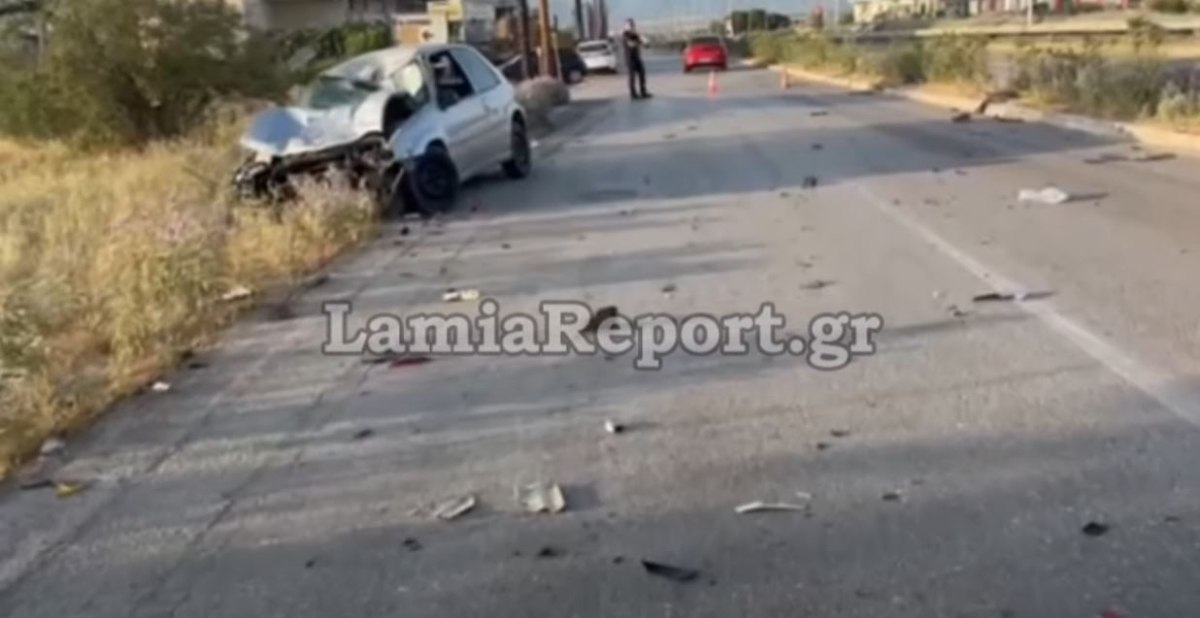 Λαμία: Σφοδρή σύγκρουση ΙΧ με μηχανάκι – Στο νοσοκομείο δύο βαριά τραυματίες