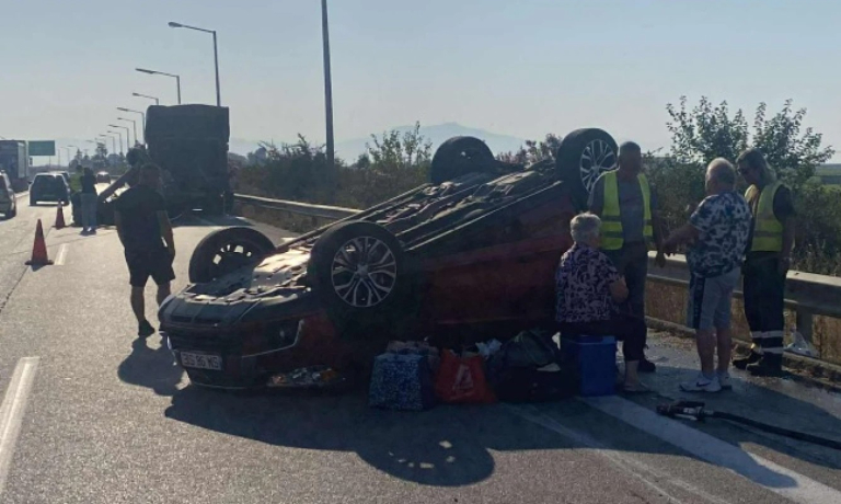 Θεσσαλονίκη: Ρυμουλκούμενο νταλίκας αποκολλήθηκε και έπεσε σε αυτοκίνητο στα Μάλγαρα