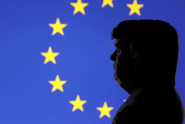 Δασμολογικός πόλεμος σε νέα φάση – Το μίνιμουμ που θέτει ο Τραμπ και η αισιοδοξία για συμφωνία με ΕΕ