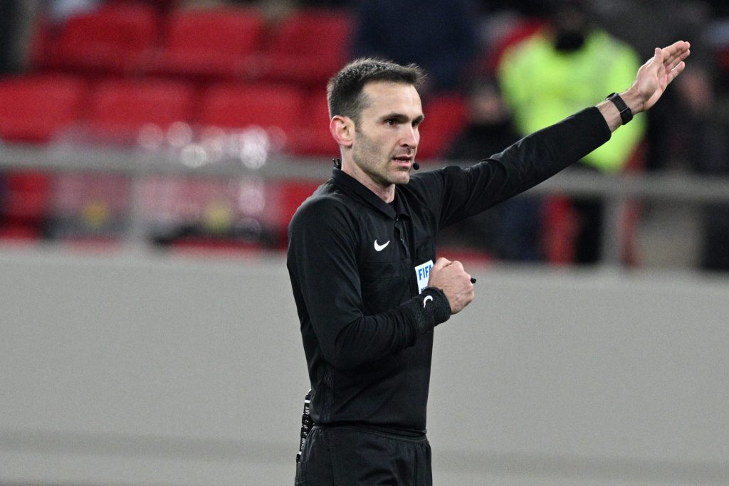 Χαμηλές πτήσεις για τους διεθνείς διαιτητές