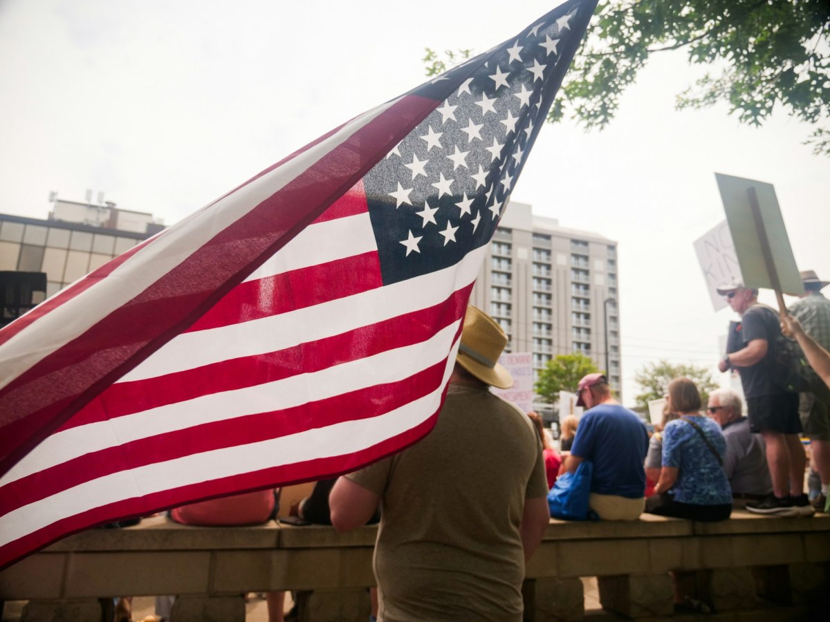 Δημοσκόπηση: Ριζισπαστικοποίηση της αμερικανικής κοινωνίας σε ηλικίες κάτω των 30 ετών