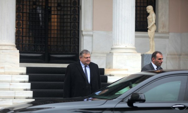 Βουλή: Σύγκρουση Μαξίμου – Βενιζέλου για τη θεσμική εκτροπή