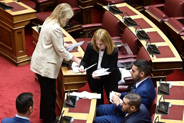 Βουλή: Το σενάριο της «γαλάζιας» αποχής στην προανακριτική και το «κατά» του ΣΥΡΙΖΑ στην σύσταση εξεταστικής