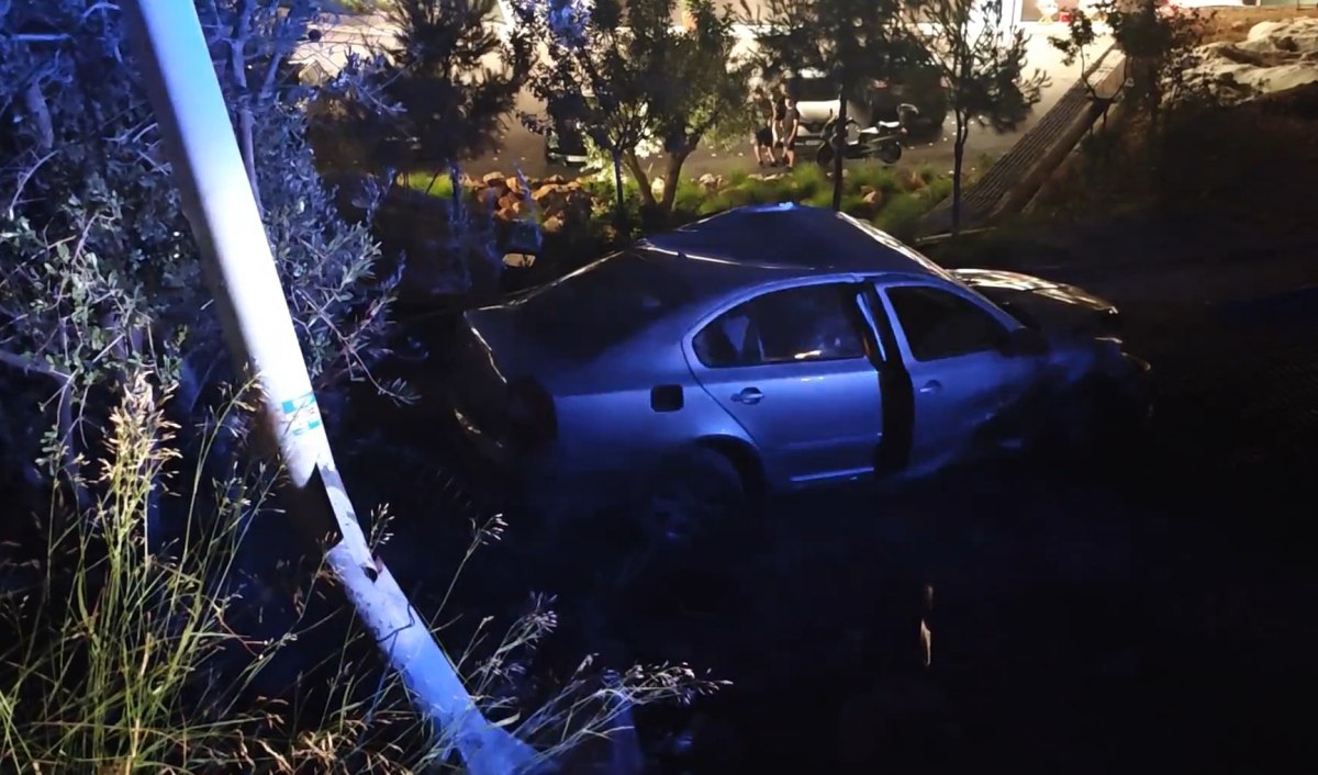 Τροχαίο ατύχημα με εγκλωβισμένους στη Βουλιαγμένη – Δύο τραυματίες σε νοσοκομείο