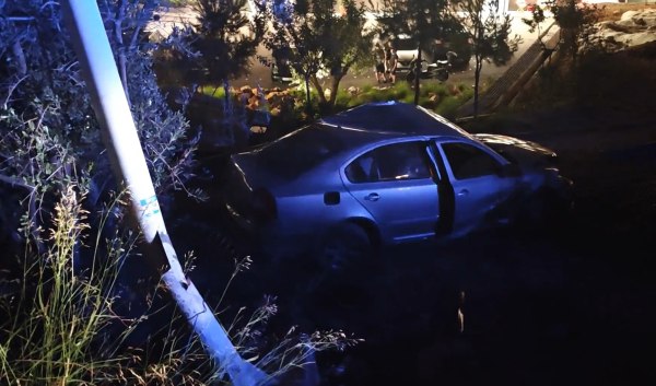 Τροχαίο ατύχημα με εγκλωβισμένους στη Βουλιαγμένη – Δύο τραυματίες σε νοσοκομείο