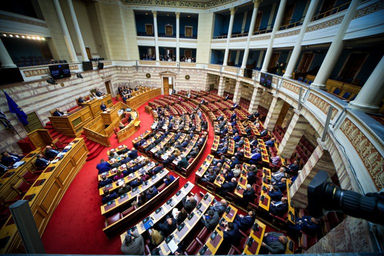 Ψηφίστηκε με 177 «ναι» η τροπολογία της κυβέρνησης για το άσυλο