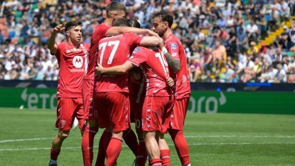 Η οικογένεια Μπερλουσκόνι πούλησε τη Μόντσα σε αμερικανική επενδυτική εταιρεία