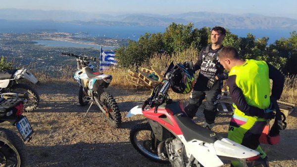 Εθελοντικό δίκτυο πυροπροστασίας από τους μοτοσικλετιστές στην Κέρκυρα