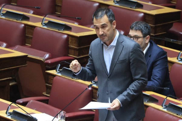 Στη Βουλή δικογραφία για τον Χαρίτση – Τον εγκαλεί για παρακώλυση συγκοινωνιών – Στήριξη ΣΥΡΙΖΑ