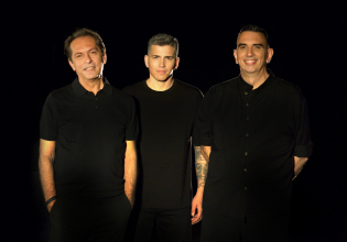 Η Μικρή Άρκτος παρουσιάζει το νέο τραγούδι του Παρασκευά Καρασούλου: «Εκτός Οθόνης»