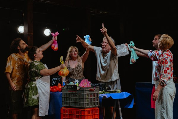 Νοεμή Βασιλειάδου: Οι λαϊκές αγορές μοιάζουν συχνά πιο ζωντανές από τις παραστάσεις που φτιάχνουμε