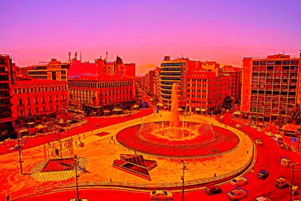 Καμίνι η Αθήνα: Drone καταγράφει 153°C σε οροφή αυτοκινήτου στη Λένορμαν και 70°C στην Ομόνοια εν μέσω καύσωνα