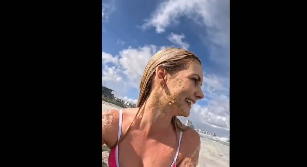 Νότια Αφρική: Βουτιά στον… βόθρο – Influencer κολυμπά σε λύματα και σχολιάζει τη γεύση