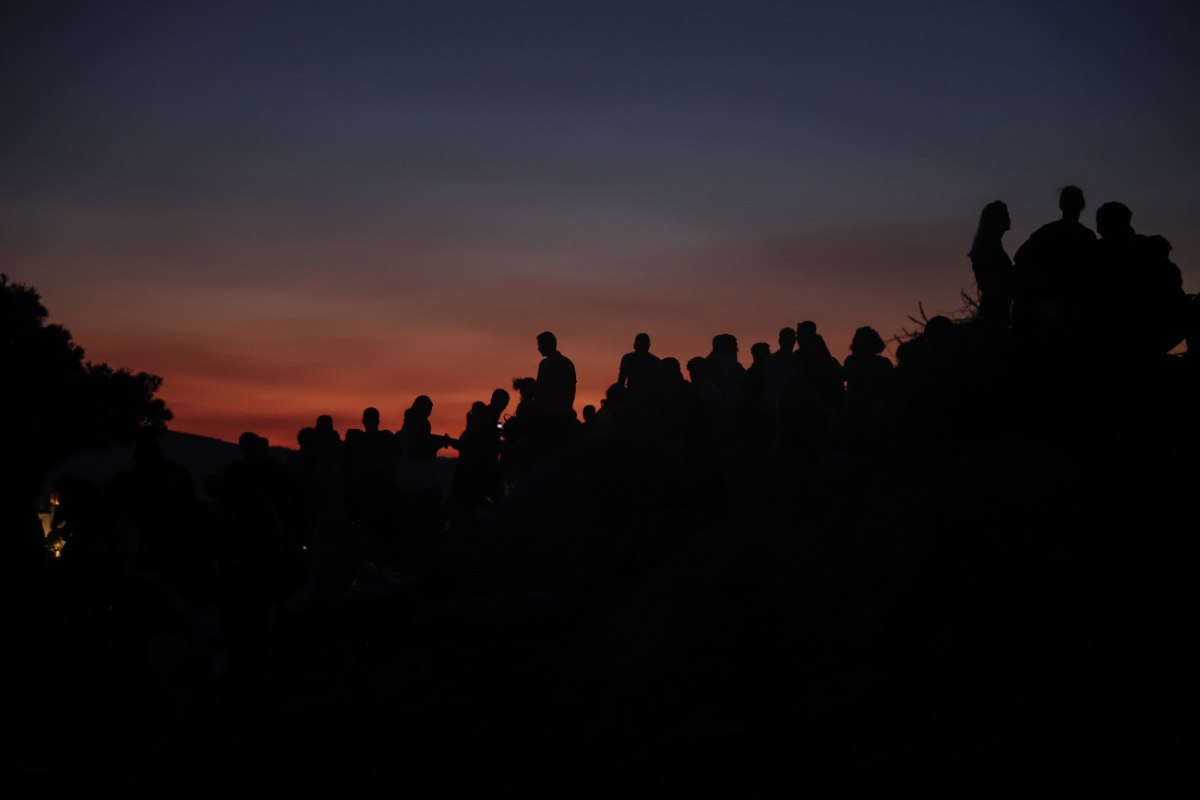 Στην Αθήνα αναγκάζονται να μείνουν οι πολίτες λόγω ακρίβειας – «Έχω να πάω διακοπές από το 2007»
