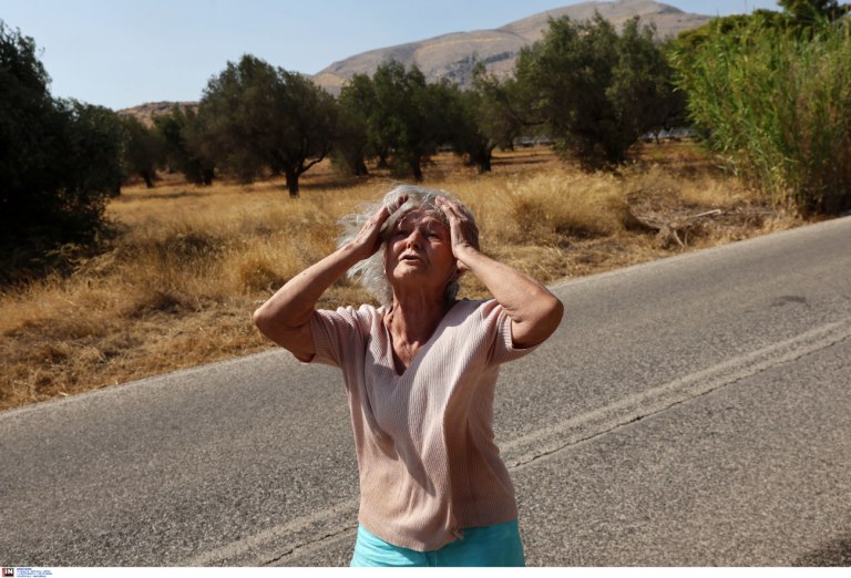 Η απόγνωση σε μια φωτογραφία –  Η πύρινη λαίλαπα καταστρέφει τα πάντα στην Κερατέα