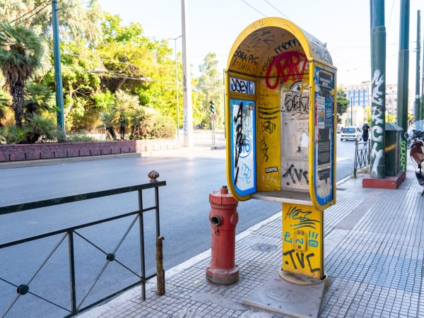Το τέλος μιας εποχής για τα καρτοτηλέφωνα της Αθήνας