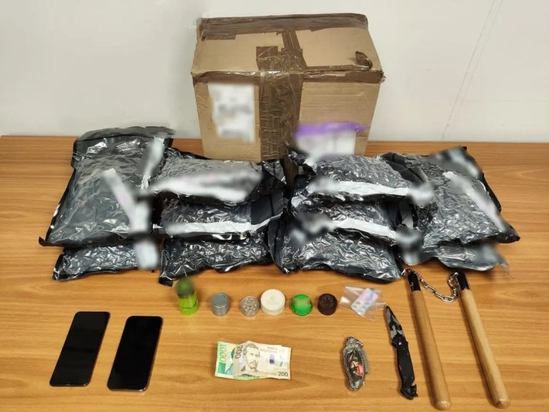 Συνελήφθη 25χρονος για εισαγωγή κάνναβης από τις ΗΠΑ – Αναζητείται ο τράπερ συνεργός του