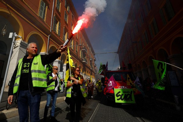 Γαλλία: Παραλύει η χώρα στις 10 Σεπτεμβρίου – Βγαίνουν στους δρόμους οι «Μπλοκάρουμε τα πάντα»