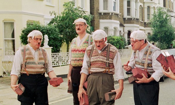 Monty Python: Πώς τους έσωσε ένα «σκαθάρι» ως από μηχανής θεός