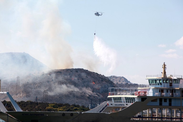 Φωτιά σε εξέλιξη στη Σαλαμίνα – Μεγάλη κινητοποίηση της πυροσβεστικής