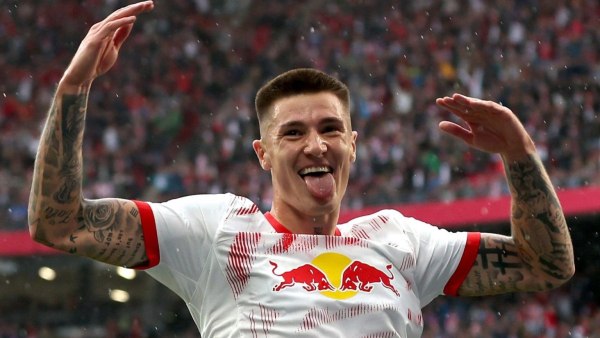 Συνεχίζονται οι επαφές της Λειψίας με τη Γιουνάιτεντ για τον Σέσκο