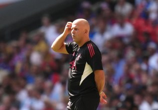 Σλοτ: «Δεχόμαστε αρκετά γκολ και χρειαζόμαστε μια μικρή προσαρμογή αμυντικά»